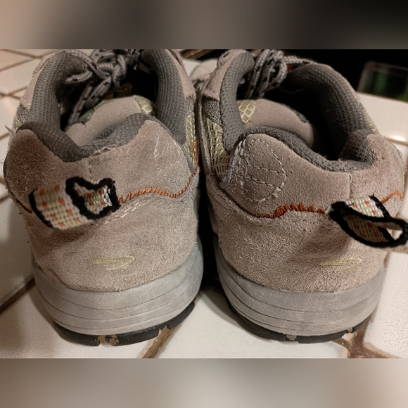 Brooks Women's Tan Trail Shoes - Picture 6 of 7